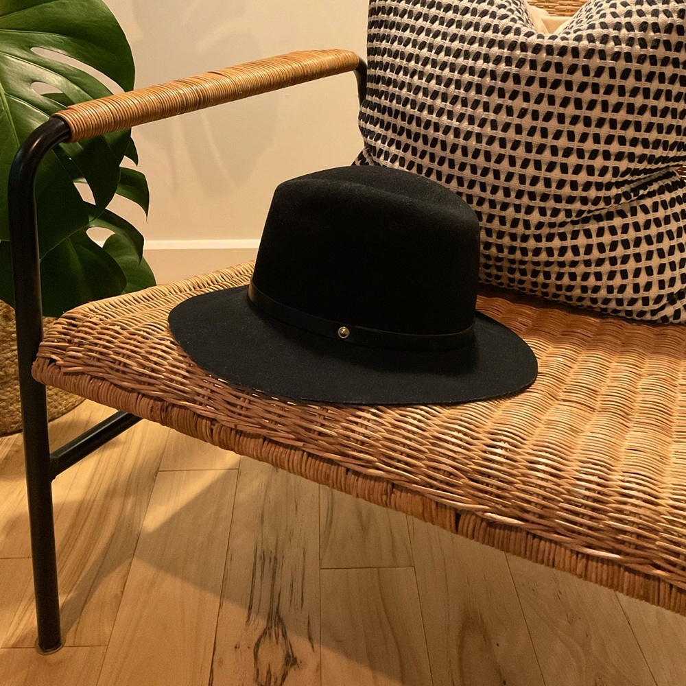 rag & bone Floppy Brim Fedora in black, size: medium.